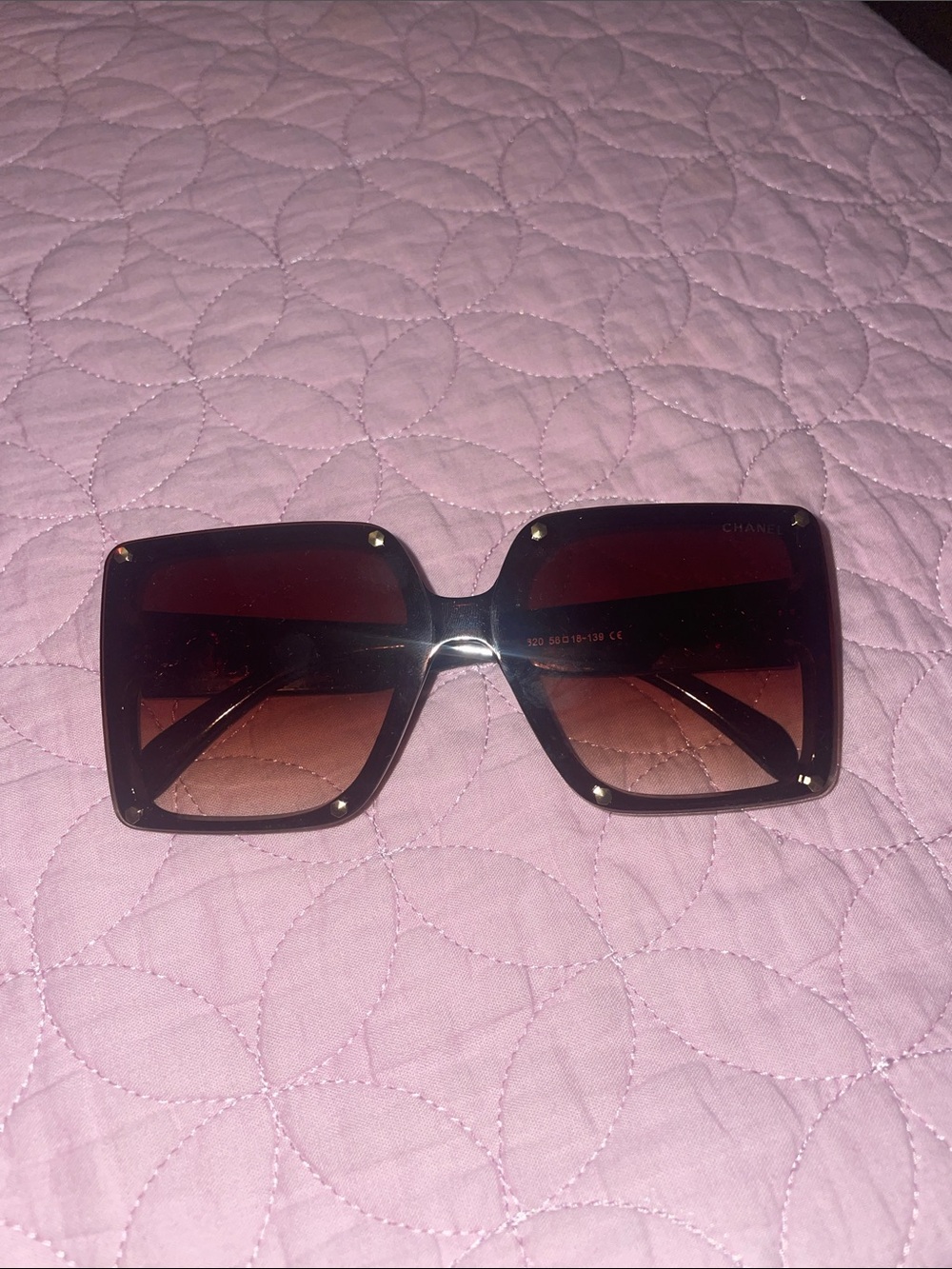 Stylish women’s oversized glasses
